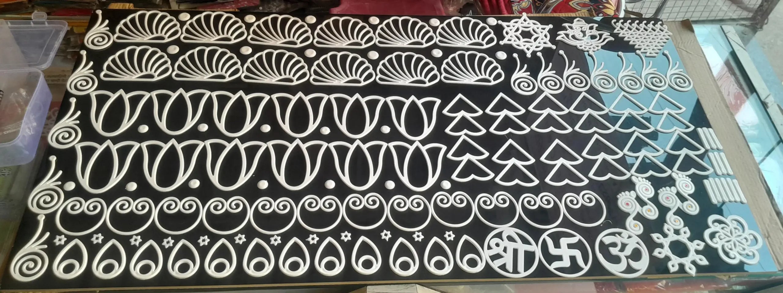 RRS08: Muggu Kolam Set of 130pcs : Readymade Rangoli Set